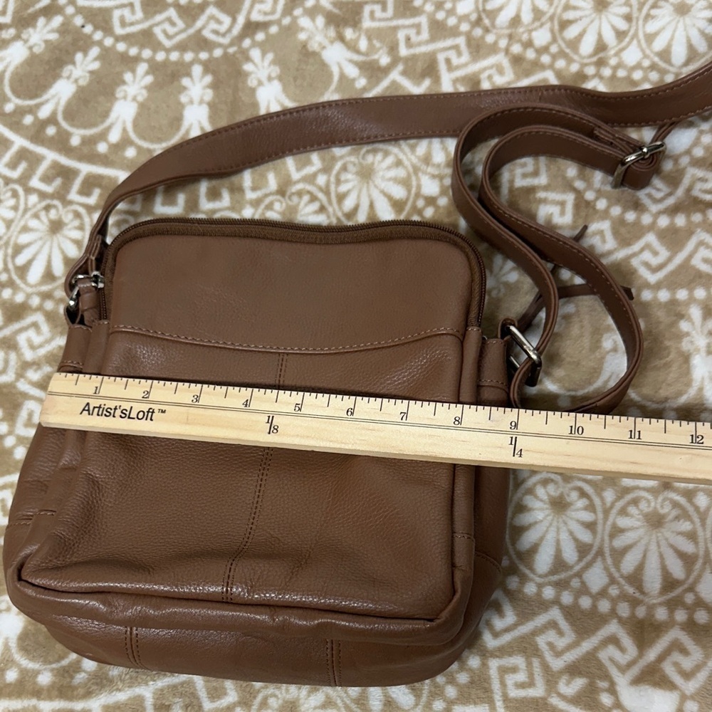 Tan Leather Crossbody Bag with multiple compartments - Picture 7 of 16
